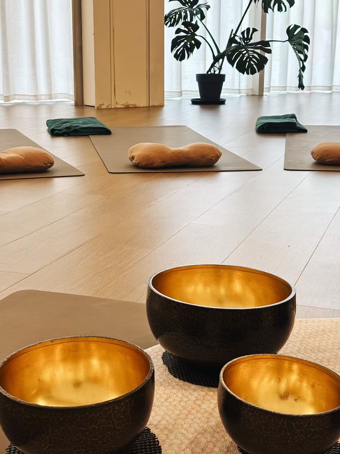 Calm sound bowl and meditation room setup